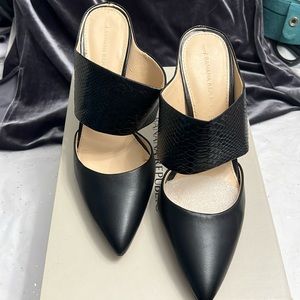 Banana republic, all leather, healed, mules. Aveva.